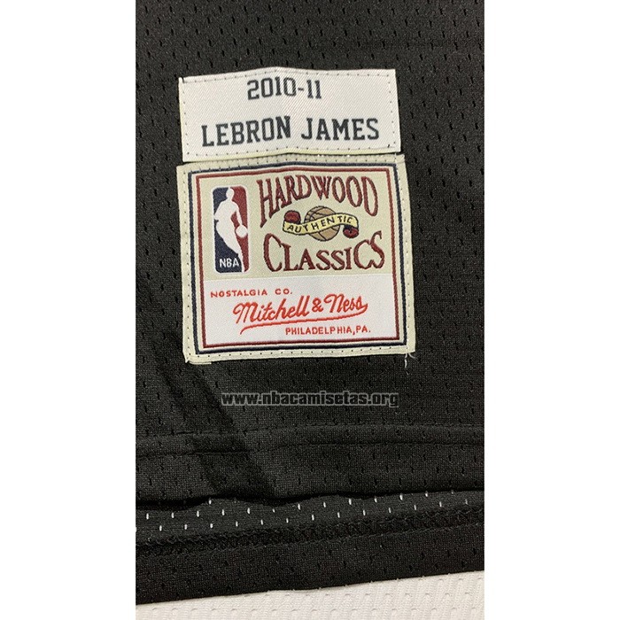 Camiseta Miami Heat LeBron James NO 6 Mitchell & Ness 2010-11 Negro